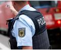 Symbolbild: Sven Hoppe/dpa
Bundespolizisten durchsuchten die Sachen, die der Junge bei sich hatte.