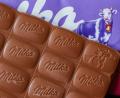 Archivbild: Jan Woitas/dpa
Verbraucherschützer klagen gegen die kleinere Packung von Milka-Schokolade.