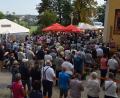 Bild: swo
So gut gefüllt erwarten die Organisatoren und Pfarrvikar Christian Preitschaft auch in diesem Jahr den Festplatz vor der Kirche zu den Gottesdiensten und zur Bewirtung der Wallfahrer.