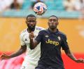 Bild: Rebecca Blackwell/AP/dpa
Jetzt bei Tottenham Hotspur: Der ehemalige Frankfurter und Turiner Randal Kolo Muani (r). (Archivbild)
