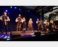 Bild: jua
Sašo Avsenik (Vierter von rechts) und seine Oberkrainer spielten beim Zelt- und Kultur-Festival in Schwandorf.