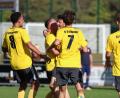 Bild: Dieter Jäschke
Der erst 18-jährige Denis Kabaklar (Mitte) war mit seinem Treffer in der Nachspielzeit der umjubelte Held der SV Grafenwöhr beim Heimsieg über den ASV Haidenaab.
