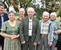 Bild: no
Richard Koch feierte in Aichazandt seinen 85. Geburtstag. Zu den Gratulanten gehörten (von links): Bürgermeister Dieter Dehling, Margarete Koch, Brigitte Aufschneider (1. Vorsitzende des OGV Angfeld), Jubilar Richard Koch, Bruder Fritz Koch, Gunda Sigl und Marlies Rieß (Vertreterinnen des Arbeiterkameradschaftsvereins Sulzbach-Rosenberg)