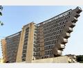 Bild: Tarek Guizani/dpa
Fans wollen den Abriss des Hotel du Lac in Tunis stoppen. (Archivbild)