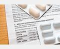 Symbolbild:  Stockfotos-MG – stock.adobe.com
Der Beipackzettel informiert über die richtige Anwendung des Medikaments.