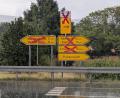 Bild: Sebastian Schweizer/exb
So sieht es an einer Abzweigung bei Neusorg aus: Gerade mal nach Pullenreuth geht es von hier aus noch, ansonsten ist Endstation.