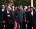 Bild: Sergei Bobylev/Pool Sputnik Kremlin/dpa
Der russische Präsident Wladimir Putin, der chinesische Präsident Xi Jinping und der nordkoreanische Machthaber Kim Jong Un kommen zu einer Militärparade anlässlich des 80. Jahrestages der Kapitulation Japans im Zweiten Weltkrieg.