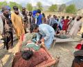 Bild: Shelter Now
Einige Einheimische eilten nach dem Erdbeben in den Provinzen Kunar und Nangarhar zu Hilfe und versuchen noch immer, Tote und Verletzte aus den Trümmern zu bergen. Es sei offensichtlich, dass noch weitere Menschen unter den Trümmern verschüttet sind. Aus einigen Dörfern wird laut Shelter Now berichtet, dass alle Häuser vollständig zerstört wurden.
