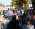 Archivbild: prh
Wenn die Besucher beim Bauernmarkt oder dem Martini-Kirchweihmarkt in Neustadt/WN die Straßen füllen, sind nicht nur die Stände interessant, sondern auch die Angebote der örtlichen Geschäftswelt. Die Stadt hat die Öffnungszeit für die zwei Sonntage auf künftig 11 bis 18 Uhr festgelegt.