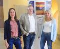 Bild: Kunz
Sozialdezernent Wolfgang Hohlmeier stellt das neue Führungsduo aus Susanne Meichner (links) und Tina Abel-Pschierer im Maria-Seltmann-Haus vor.