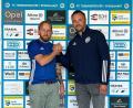 Bild: FC Tremmersdorf/Verein
Abteilungsleiter Florian Schnödt (links) freut sich über die Verpflichtung des neuen Trainers Robert Schäffler beim FC Tremmersdorf.