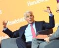 Bild: Marc-Steffen Unger/Handelsblatt/dpa
Im Herzen Frankfurts erläutert der Unicredit-Chef seine Pläne zu einer Übernahme der Commerzbank. (Foto Handout)
