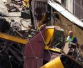 Bild: Armando Franca/AP/dpa
Bei dem schwersten Unglück dieser Art mit Standseilbahnen in Lissabon sind 16 Menschen ums Leben gekommen und 21 zum Teil schwer verletzt worden.