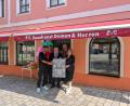 Bild: Karolina Bauer
Bürgermeister Thomas Gesche besuchte den neu eröffneten Friseursalon „Haarkunst“ und wünschte dem Team zum Start viel Erfolg.