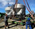 Bild: Heike Unger
Ein Schwertransport brachte den alten Eisenbahnwagen von Schwandorf nach Amberg, zum künftigen Oberpfälzer Industrie- und Lokalbahnmuseum. Im Hintergrund zu sehen ist der Lokschuppen.