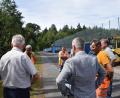 Bild: fz
Schlussbesprechung auf Höhe des DJK-Sportzentrums. Die Baumaschinen stehen bereit. Ende Oktober wird es eine neue Straße aus Richtung Pirk nach Irchenrieth geben.