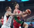 Bild: Sergei Grits/AP/dpa
Deutschlands Basketballer hatten mit Portugal mehr Mühe als erwartet.
