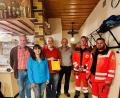 Bild: Jürgen Bauer
Die Interessengemeinschaft Reichenau mit den Helfern vor Ort Waidhaus. Auf Initiative der Interessengemeinschaft konnte ein neuer Defibrillator angeschafft werden.