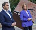Bild: Joerg Carstensen/dpa
Die SPD-Chefs vor einer Klausur des Parteivorstands in Berlin.