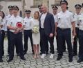 Bild: jua
Kollegen vom 76. Ausbildungsseminar der Bayerischen Bereitschaftspolizei in Nabburg gratulieren dem Brautpaar Frank Muckenschnabel und Sabine Meidl.