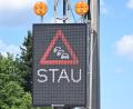 Bild: Bernd Weißbrod/dpa
Der Verkehr staute sich nach dem Unfall auf über 30 Kilometern. (Symbolbild)