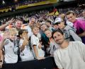 Bild: Rolf Vennenbernd/dpa
Die Fans feierten Hummels bei seinem Abschied in Köln.