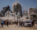 Bild: Yousef Al Zanoun/AP/dpa
Israels Militär greift derzeit immer wieder Hochhäuser in der Stadt Gaza an, die Armeeangaben zufolge von der Hamas genutzt worden sein sollen. (Archivbild)