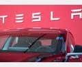 Symbolbild: Silas Stein/dpa
In Schwandorf wird der Schlüssel eines Teslas gefunden.