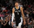 Bild: Darren Abate/AP/dpa
Wembanyama will mit einem neuen Fan-Club für mehr Stimmung bei den San Antonio Spurs sorgen. (Archiv-Foto)