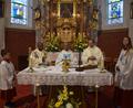 Bild: swo
Beim Seniorengottesdienst bringt Pfarrer Joseph Madathiparamoil (Mitte) den Wallfahrern das Gleichnis von der Hochzeit zu Kana näher. Mit ihm konzelebrieren Pfarrer Moses Gudapati (links) und Pfarrvikar Christian Preitschaft (rechts)