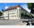 Bild: Gabi Schönberger
Die Alte Hauptpost am Bahnhof in Weiden steht zum Verkauf. In einer Immobilienanzeige wird sie für 6,9 Millionen Euro mit einem fertigen Konzept für die Nutzung als Studentenwohnheim angeboten. Die OTH Amberg-Weiden begrüßt das Vorhaben.
