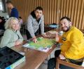 Bild: Landratsamt Neustadt/exb
In den Kulturcafés treffen sich Menschen mit und ohne Migrationshintergrund. Dort werden Integration und Austausch gefördert. Das Neustädter Beispiel macht jetzt Schule mit neuen Standorten in der Region.