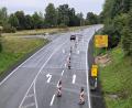 Bild: lnz
Wegen Sanierungsarbeiten auf der Bundesstraße 299 zwischen Mitterteich und Waldsassen trat am 1. August eine Vollsperrung auf dem Abschnitt zwischen der Abzweigung auf Höhe Pechofen (Bild) und der Deponie Steinmühle in Kraft.