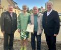 Bild: Stefanie Gradl
Die Glückwünsche zum 85. Geburtstag überbringen dem Jubilar Heinrich Deinzer (von rechts): Zweiter Bürgermeister Thorsten Grädler, Heinrich Deinzer, vom Schützenverein Vilseck Ingrid Schmer und Wolfgang Moll.