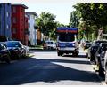 Bild: Britta Pedersen/dpa
Ein Lautsprecherwagen fährt durch ein Wohngebiet in Adlershof im Bezirk Treptow-Köpenick.