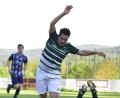 Bild: mhs
In dieser Saison kamen Maximilian Schießl (grün-weißes Trikot/Szene aus einem früheren Spiel) und seine Teamkollegen vom TSV Dieterskirchen schon einige Male ins Straucheln. Am Sonntag steigt das wichtige Heimspiel gegen den SV Diendorf.