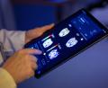 Bild: Monika Skolimowska/dpa
Gehirnbilder eines Patienten in einer KI-basierten App. Nach einer Deloitte-Umfrage sehen viele Bürgerinnen und Bürger den Einsatz von KI in der Medizin skeptisch, vor allem wenn es um die Therapie geht. (Symbolbild)