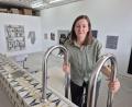 Bild: Lowak
Jasmin Schmidt hat ihr Atelier in einem ehemaligen Schwimmbecken eingerichtet. Um zu arbeiten, muss sie eine Leiter hinuntersteigen.