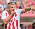 Bild: Torsten Silz/dpa
Kölns Trainer Lukas Kwasniok macht sich keine Gedanken wegen des Eriksen-Transfers zum VfL Wolfsburg