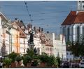 Bild: Stefan Puchner/dpa
Die Maximilianstraße ist die bekannteste Feiermeile Augsburgs. Hier soll es zu einer homophoben Gewalttat gekommen sein. (Archivbild)