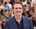 Bild: Vianney Le Caer/Invision/AP/dpa
Matt Dillon reagiert überrascht auf Komplimente zu seinem Äußeren. (Archivbild)