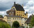 Bild: Chris Hofer/FRANZ NEUMAYR/dpa
Streit um das Kloster Goldenstein nahe der bayerischen Grenze.