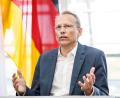 Bild: Matthias Balk/dpa
Der bayerische DGB-Chef Bernhard Stiedl sieht Milliardenverluste für Staat und Beschäftigte durch „Tarifflucht“. (Archivbild)