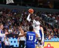 Bild: Matthias Stickel/dpa
Dennis Schröder will die deutschen Basketballer auch zum EM-Titel führen.