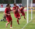 Bild: Dieter Jäschke
Allen Grund zum Jubeln hatten (von links) David Bezdicka, Nico Argauer und Spielertrainer Benjamin Urban beim späten 3:1-Erfolg über den ASV Burglengenfeld.