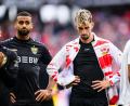 Bild: Tom Weller/dpa
Mit Frust verabschieden sich die Stuttgarter um Kapitän Atakan Karazor (r) aus Freiburg.