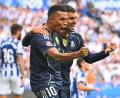Bild: Miguel Oses/AP/dpa
Stürmerstar Kylian Mbappé (l) war der Garant für den vierten Saisonsieg von Real Madrid.