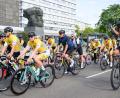 Bild: Hendrik Schmidt/dpa
Rund 250 Radsportler haben die letzte Etappe des European Peace Ride gemeistert.