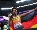 Bild: Michael Kappeler/dpa
Jubelt über WM-Silber: Malaika Mihambo.