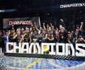 Bild: Sergei Grits/AP/dpa
Die deutschen Basketballer feiern den EM-Titel.